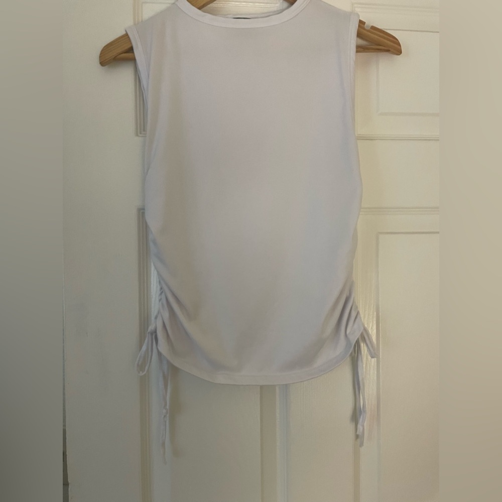 Cute White tee! ( cannot tighten sides of shirt w/ tie’s, they are design only)